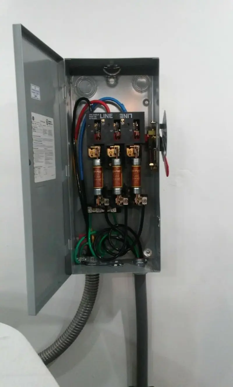 Three-phase disconnect switch installed for Smoke Detector Installation in Crestline